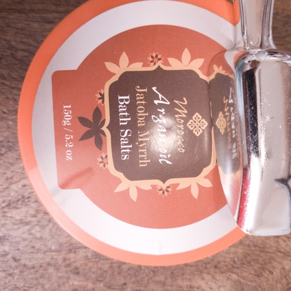 A two piece set of Bath Salts and a scooper - Picture 6 of 8